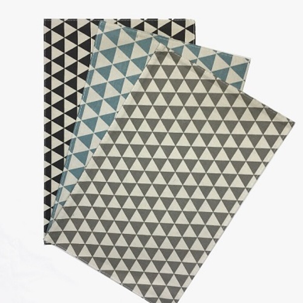 Individuales de tela triangulos bicolor (12) Individuales de tela triangulos bicolor (12)