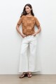 Remera frente bordado y calado camel