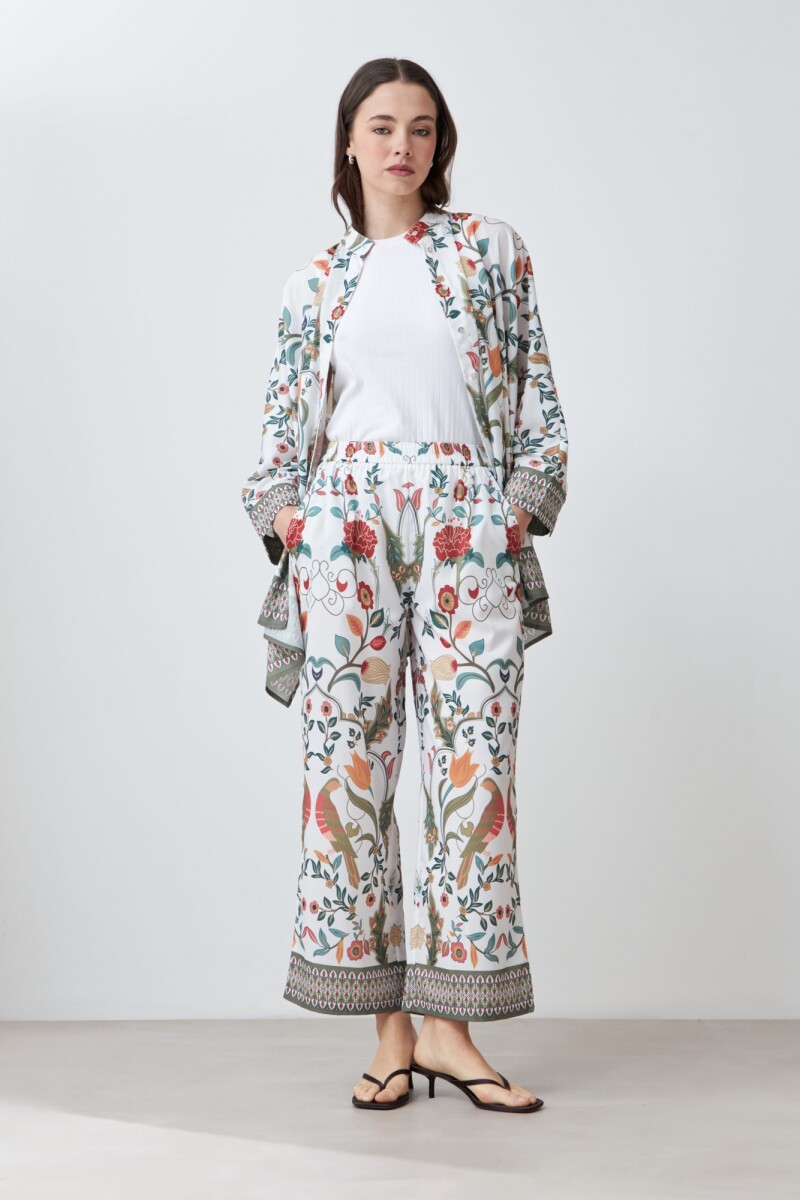 Pantalón con estampa floral verde oliva