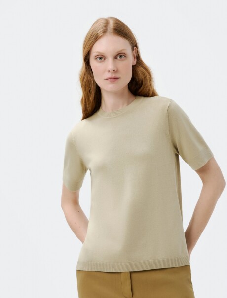 BLUSA DE MANAGA CORTA EN VISCOSA BEIGE