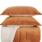 Acolchado Terciopelo y Corderito KARSTEN c/porta Almohada KING Suri Caramelo