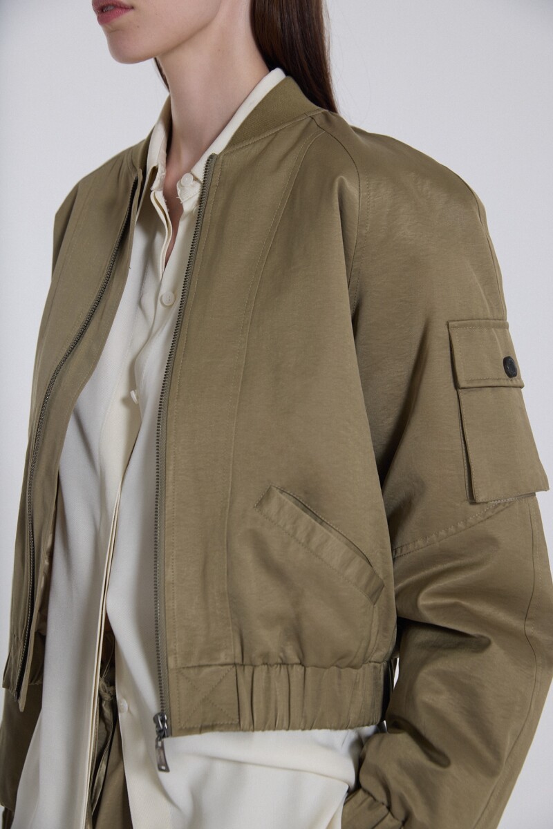 BOMBER CORTA MENSA Verde Militar