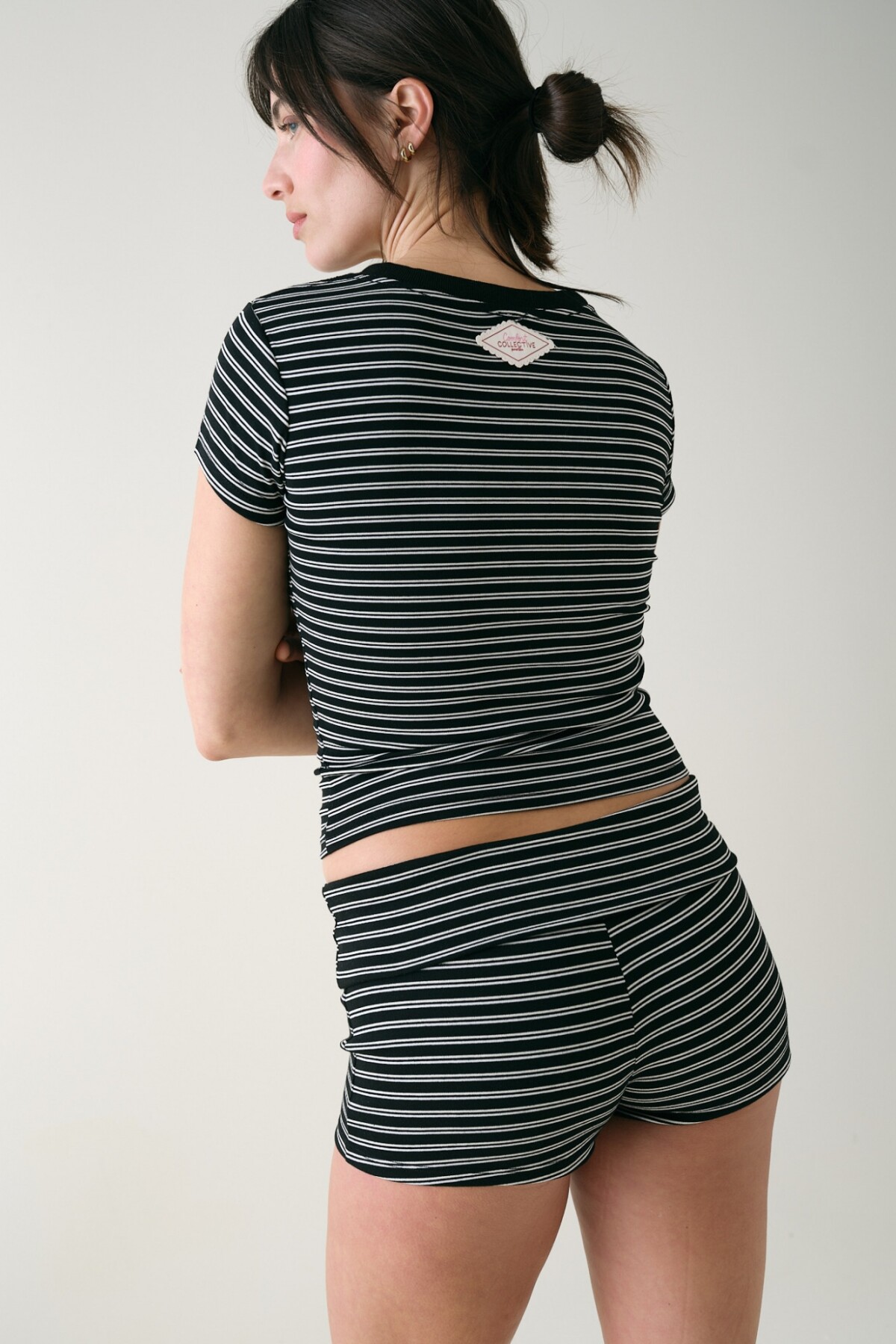 Remera Entallada Algodón Rayado Negro