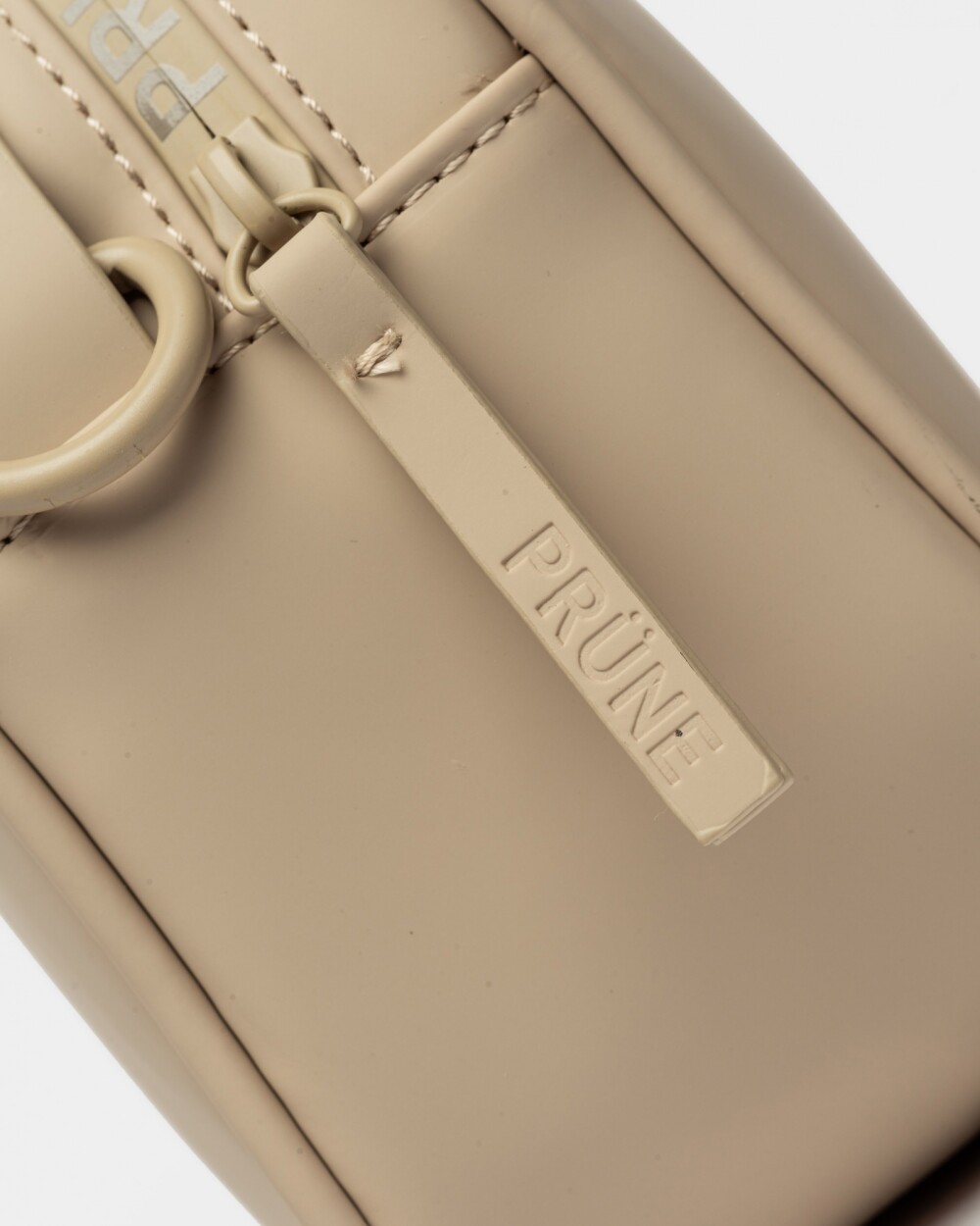 Mini Bag Rubber en Efecto Rubber Matte Vison