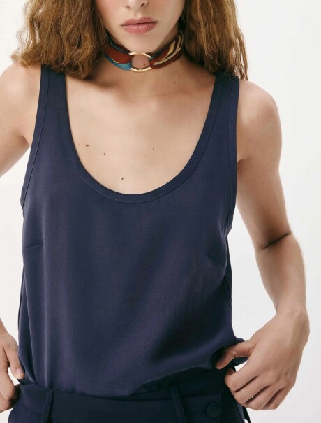 BLUSA CON CUELLO EN U AZUL