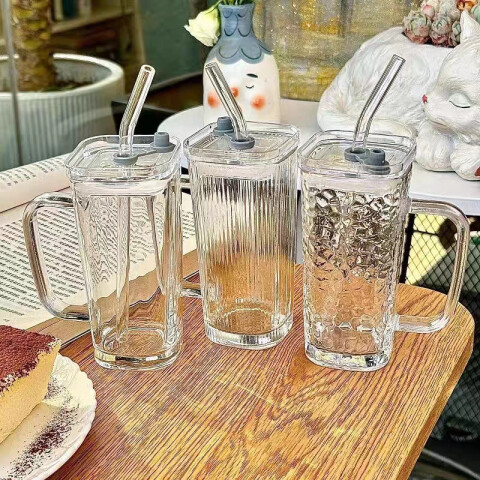 Vaso de vidrio con sorbito y asa Vaso De Vidrio Con Sorbito Y Asa