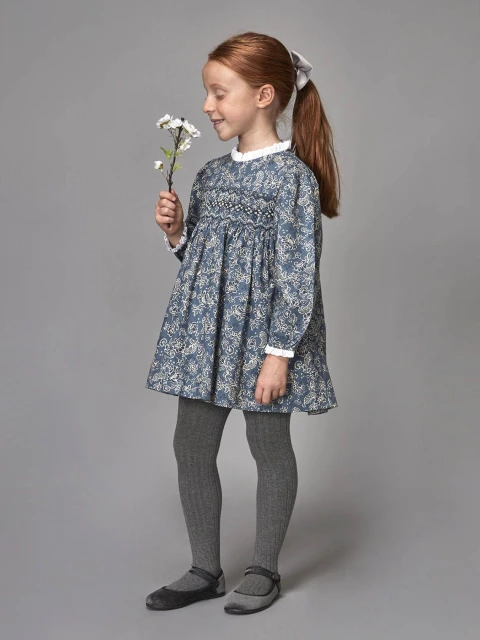 Vestido De Flores Con Smock Gris Azulado