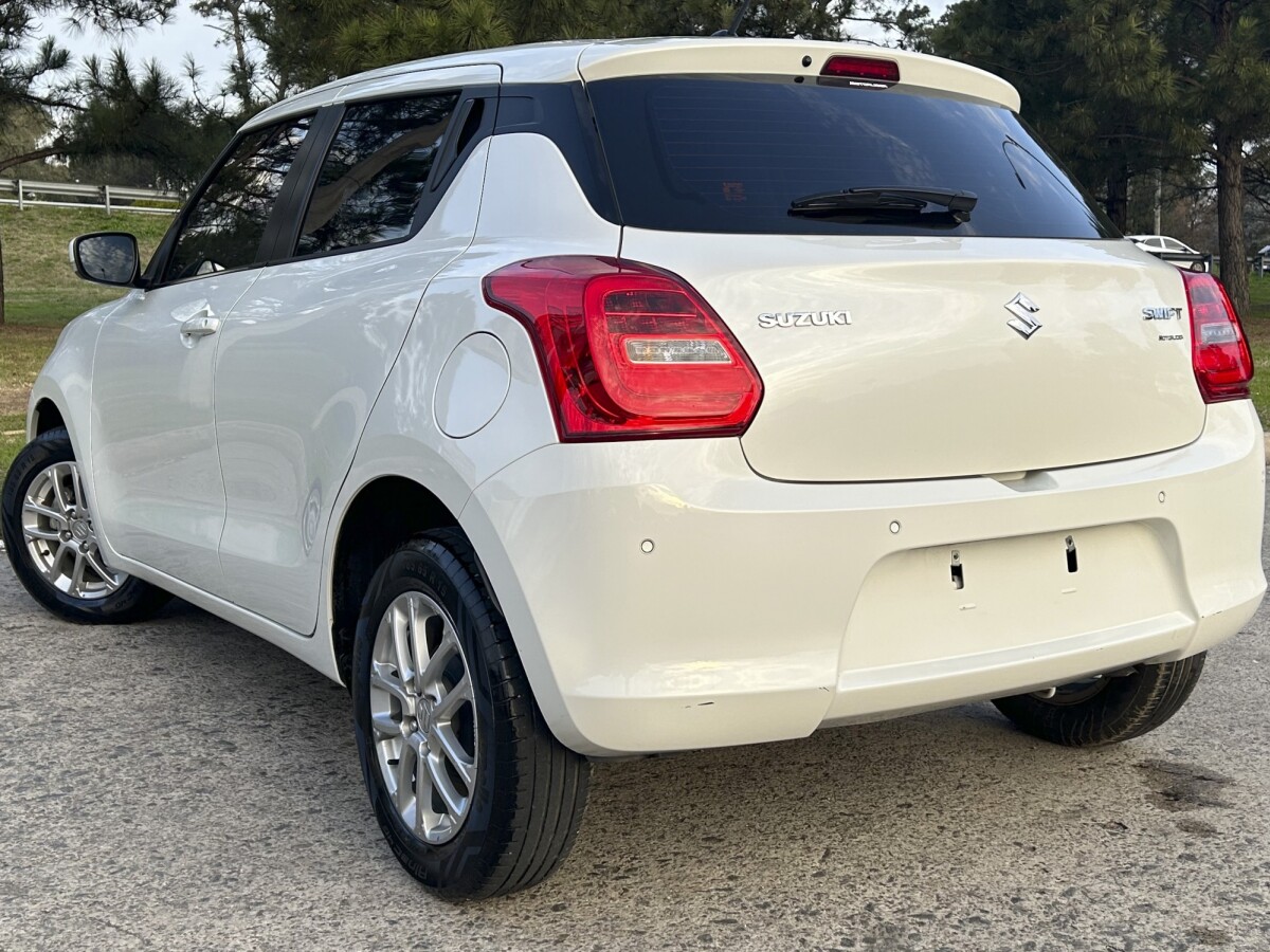 Suzuki Swift GL 2024 EXCELENTE ESTADO! | Permuta / Financia Suzuki Swift GL 2024 EXCELENTE ESTADO! | Permuta / Financia