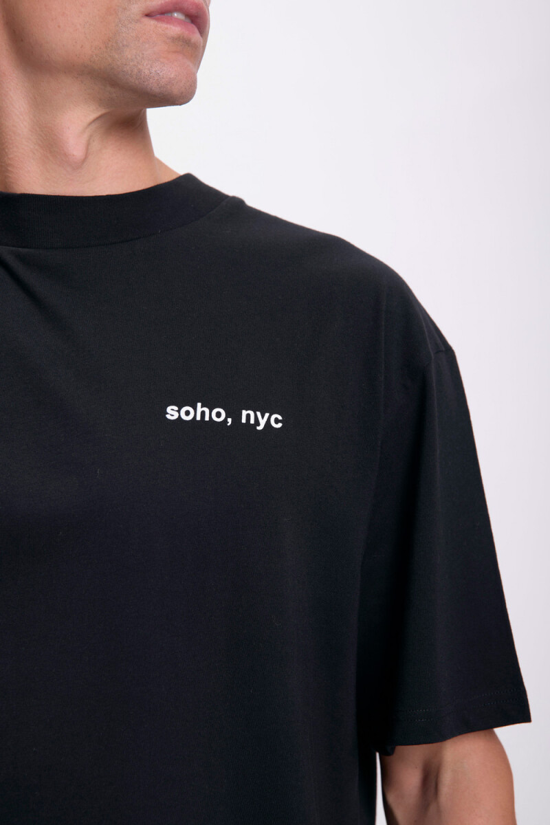 Remera oversize cuello alto Negro