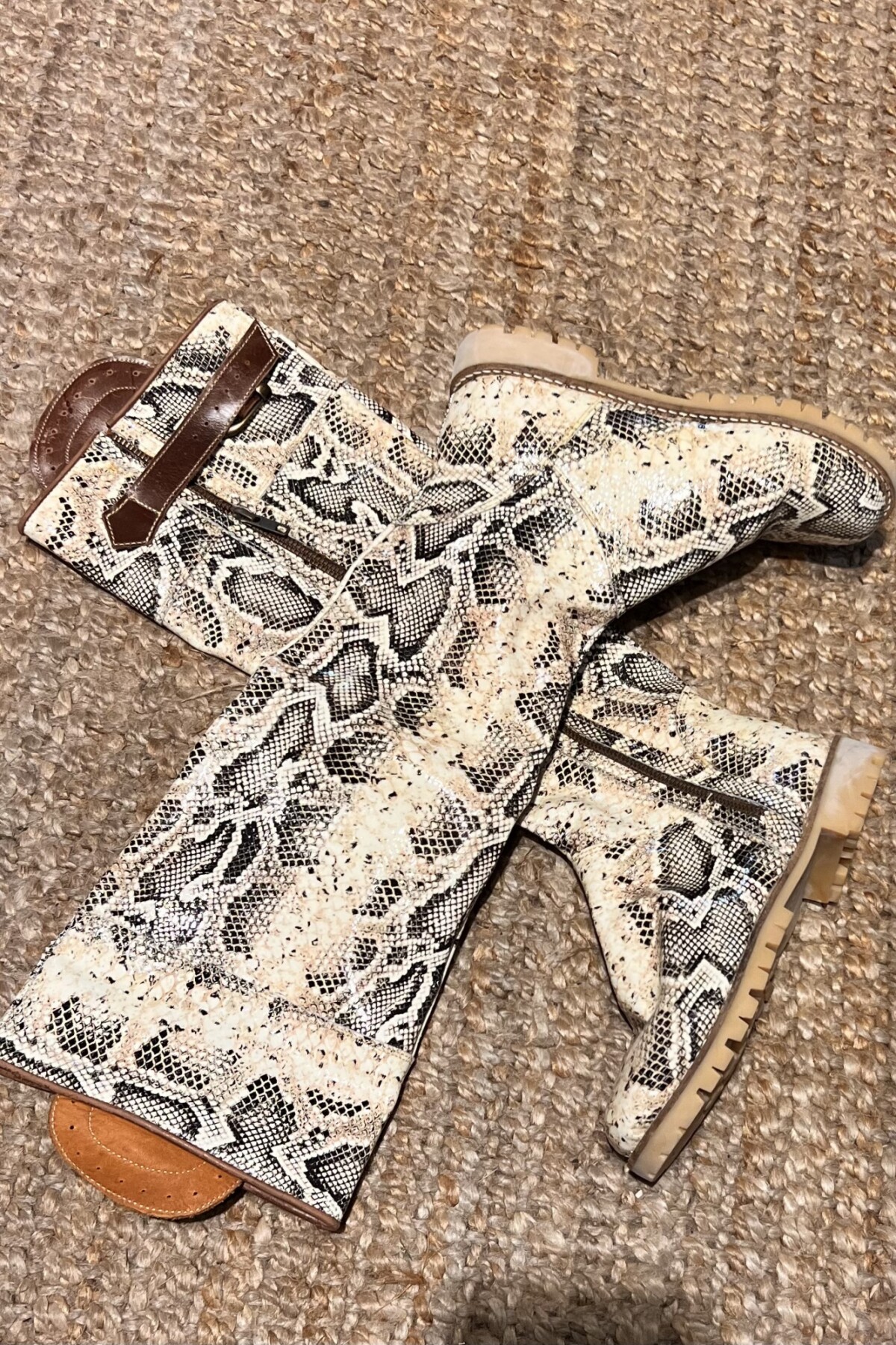 Cuatro Estaciones Cuero Vibora Blanco