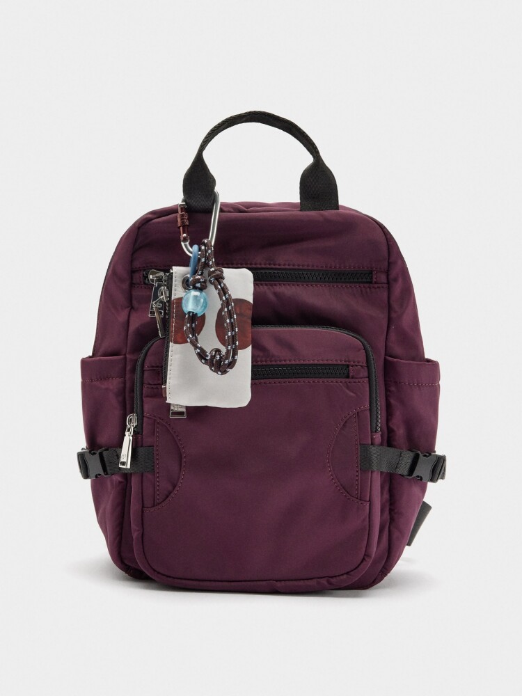 Mochila De Nylon Con Colgante burdeos