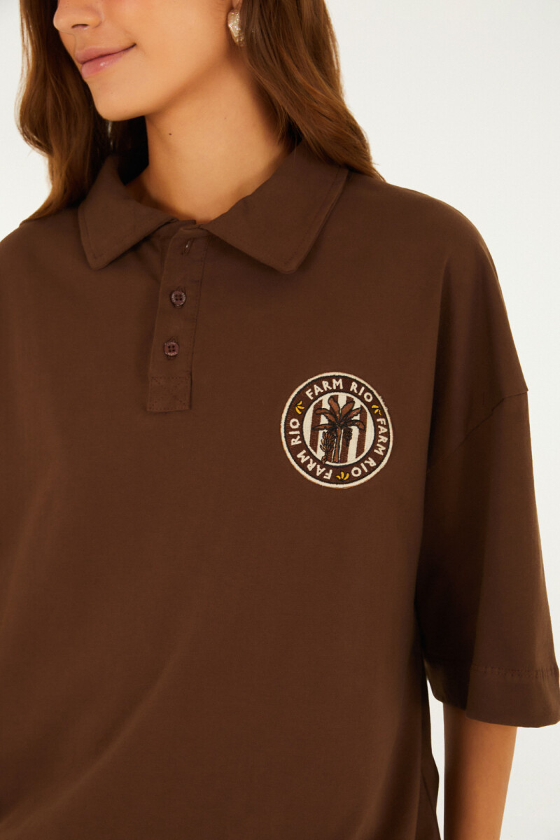 REMERA CON CUELLO Marron