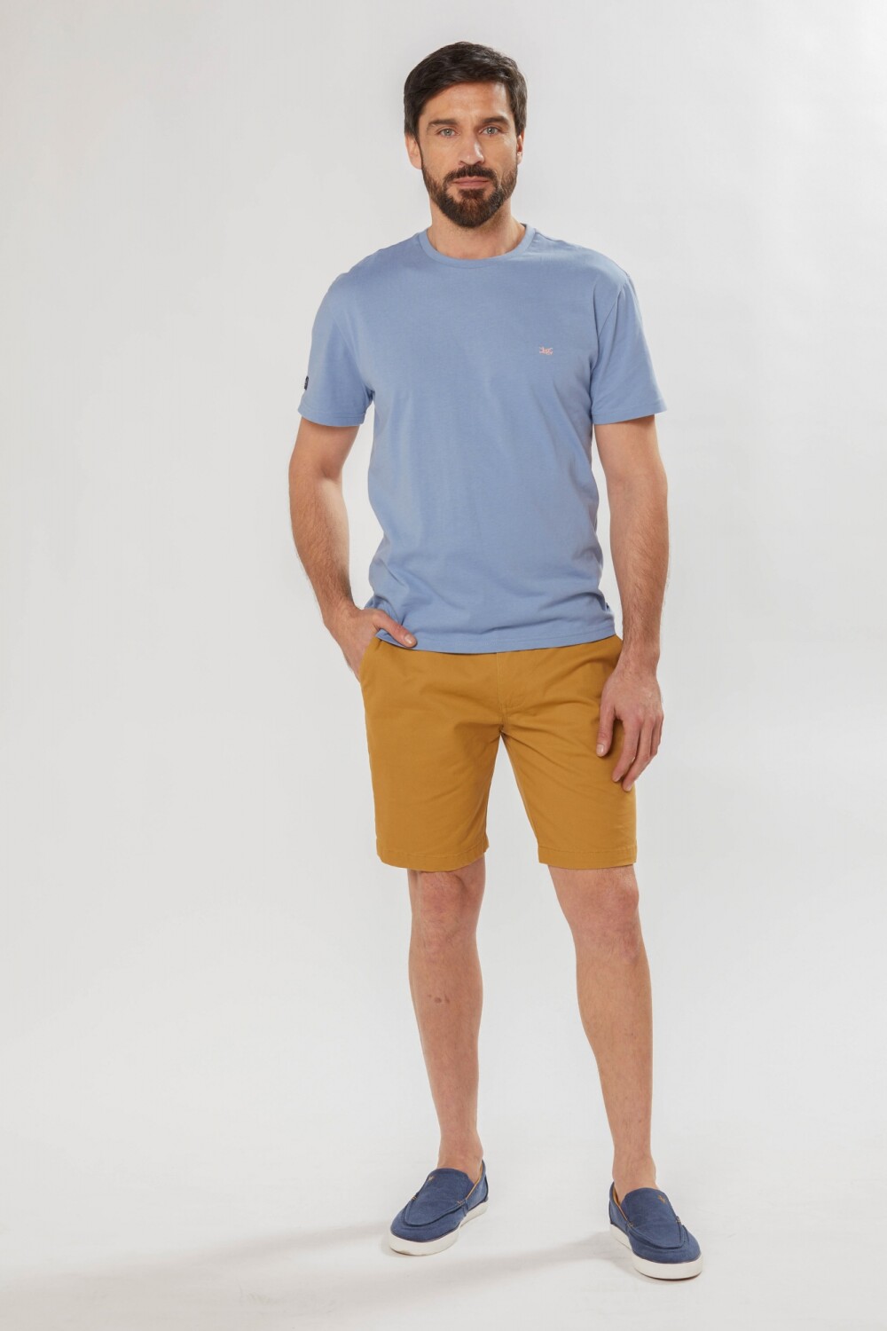 BERMUDA CLÁSICA CON SPANDEX Mostaza