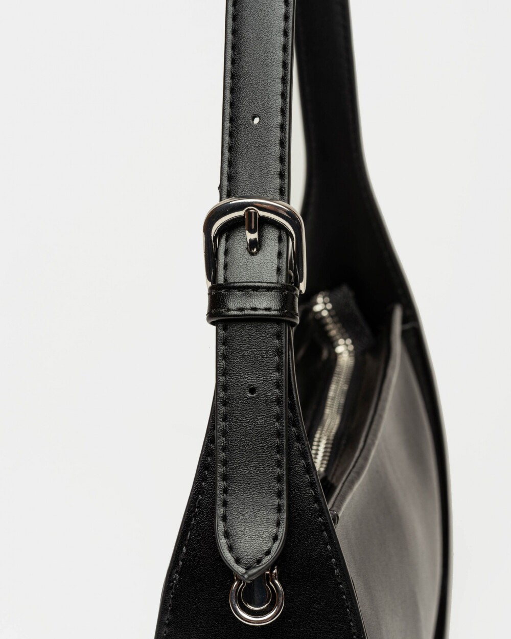 Cartera al hombro Leaf en efecto cuero liso Negro