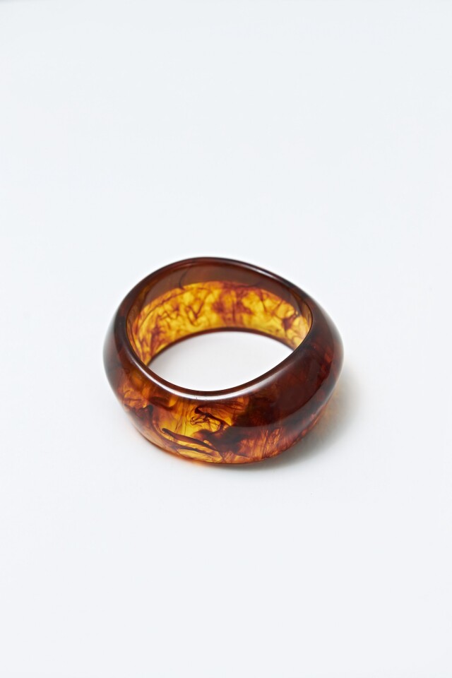 Pulsera asimétrica de resina tostado