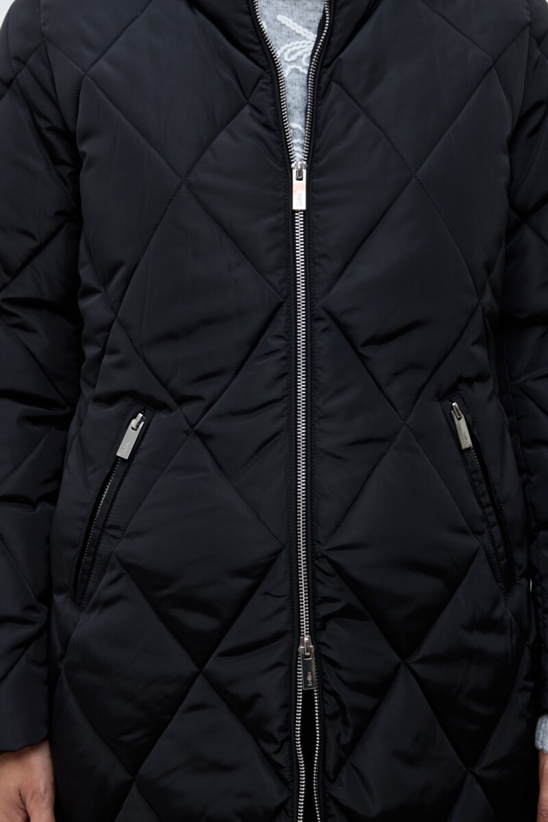 Campera capitoneada con capucha negro