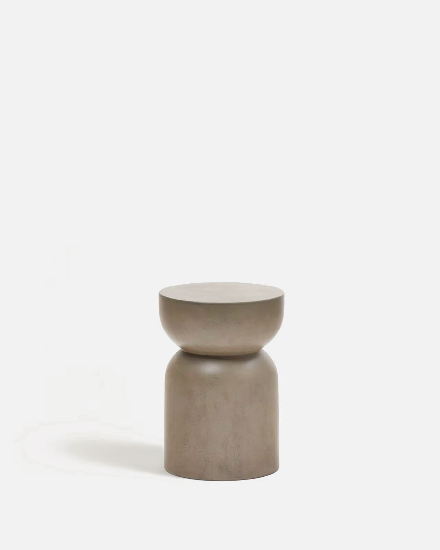 Mesa auxiliar redonda Garbet de cemento Ø 32 cm. Mesa auxiliar redonda Garbet de cemento Ø 32 cm.