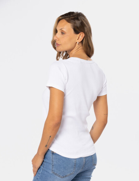 REMERA CON BOTONES Blanco