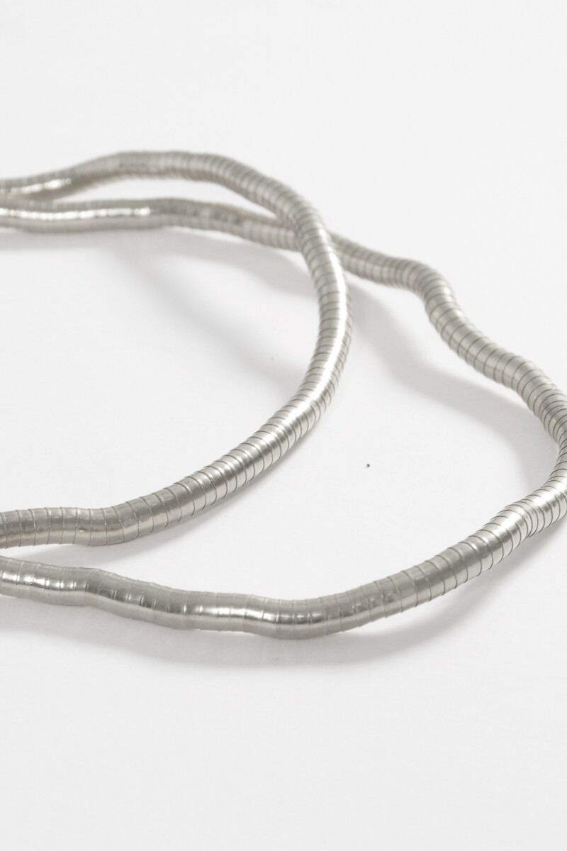 Collar moldeable metal plateado