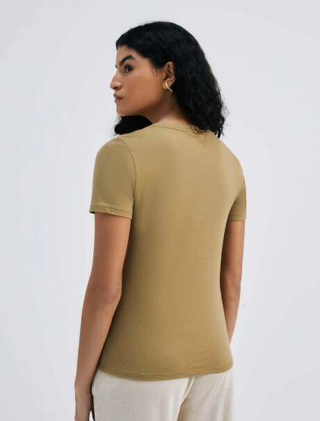 CAMISETA BÁSICA MANGA CORTA CUELLO EN V VERDE