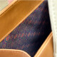 Matera en simil con bolsillo frontal Whisky con beige