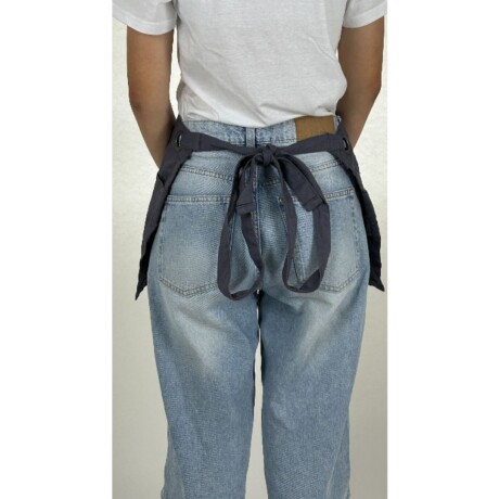 Delantal Corto Simil Pantalón Bolsillos Unisex Gris