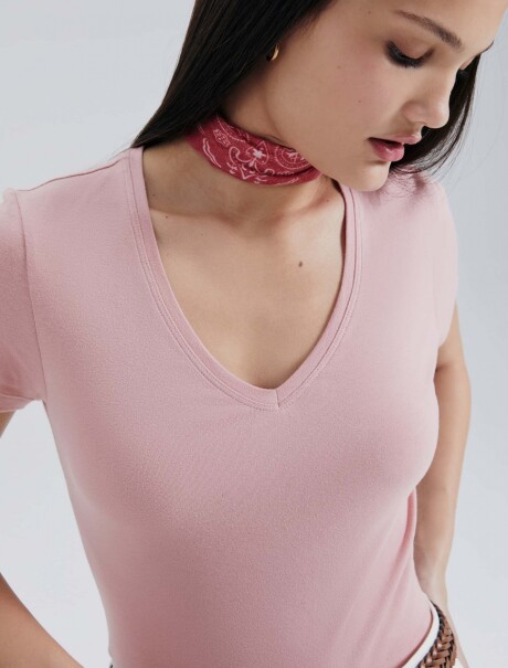 CAMISETA BÁSICA MANGA CORTA CUELLO EN V ROSA
