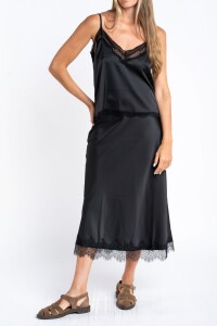 Falda Midi Satinada Negro