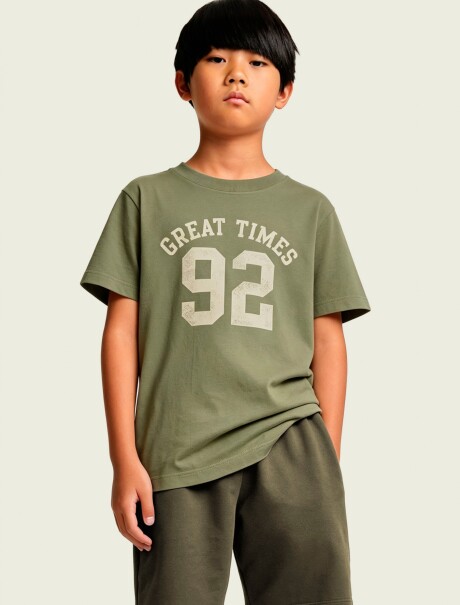 CONJUNTO INFANTIL CON ESTAMPADO VERDE