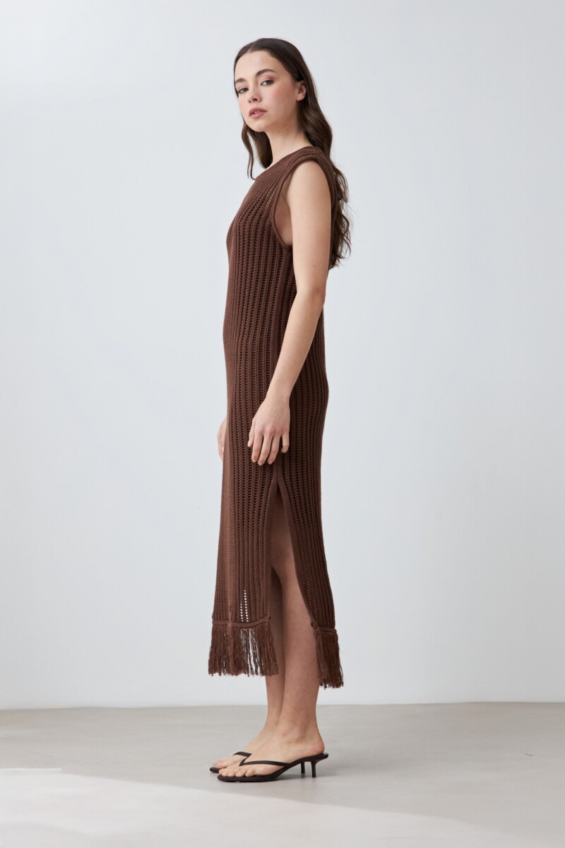 Vestido calado con flecos chocolate