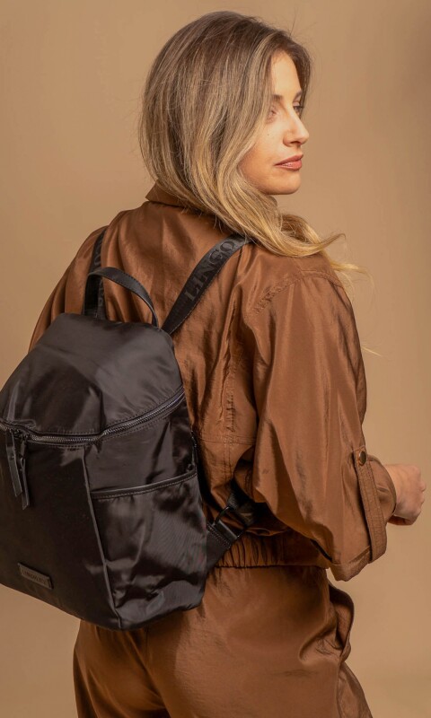 MOCHILA VIOLETA NEGRO