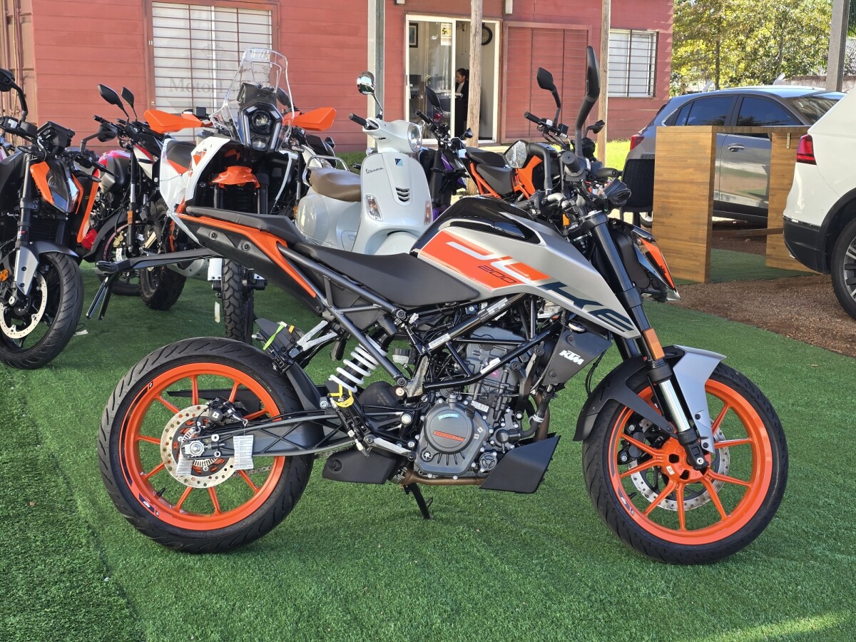 KTM Duke 200 0KM | Permuta / Financia KTM Duke 200 0KM | Permuta / Financia