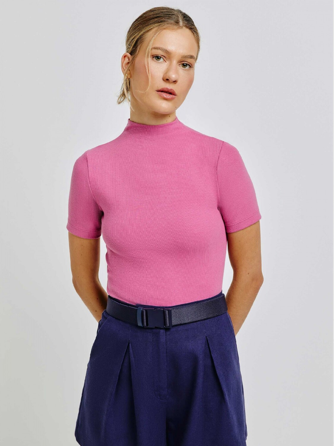blusa rosa cuello alto