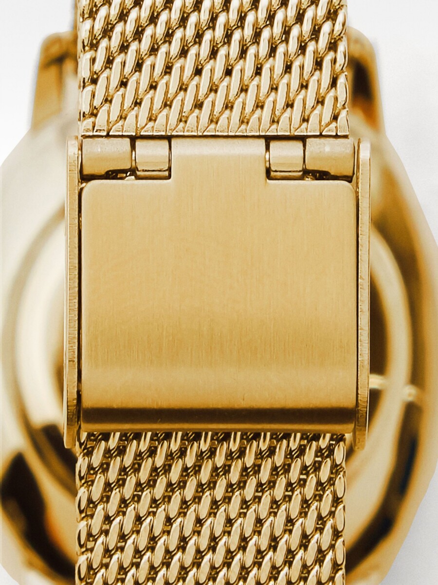 Reloj Ovalado Con Malla Metálica De Acero Inoxidable dorado