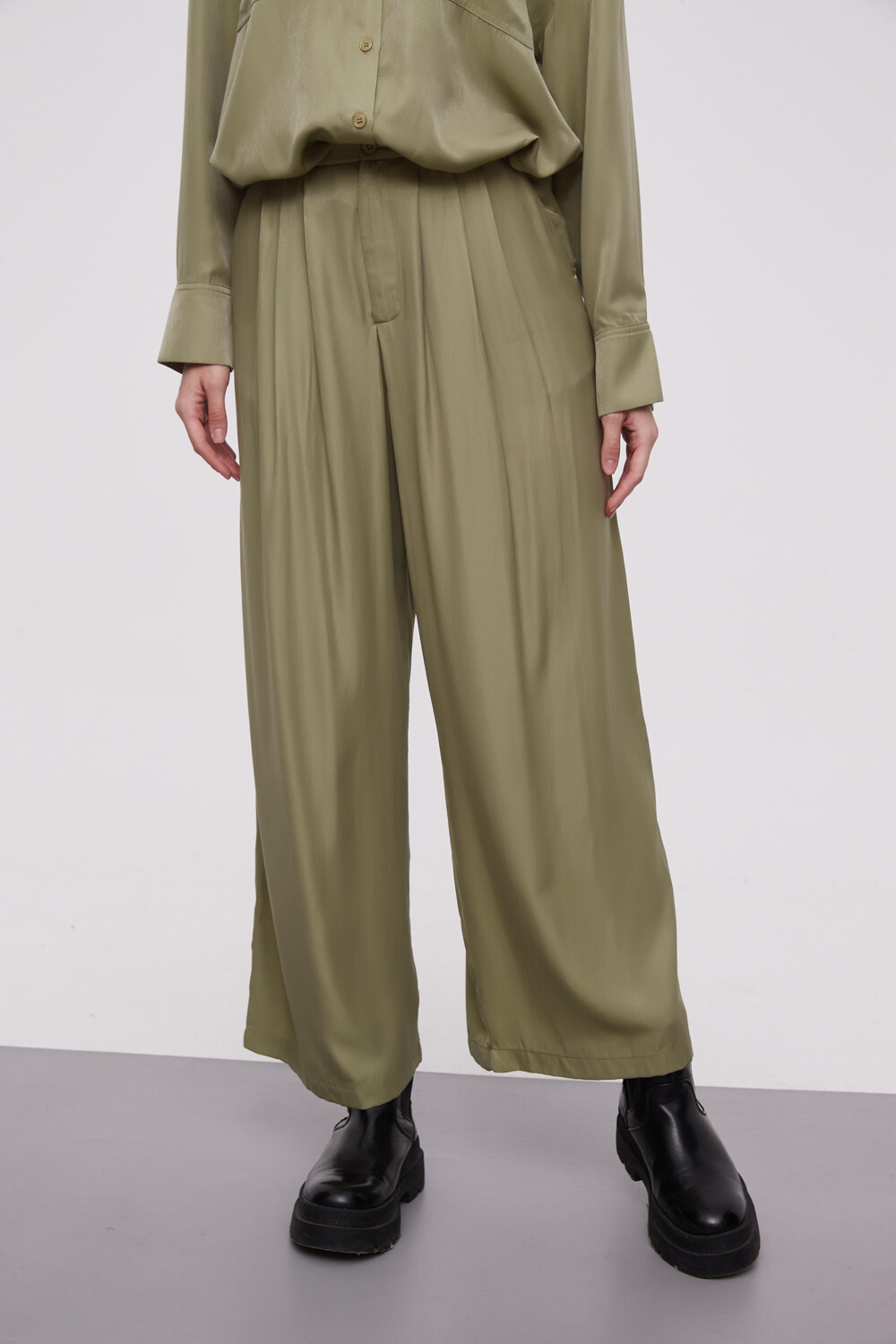 Pantalon Bucut Verde Palido