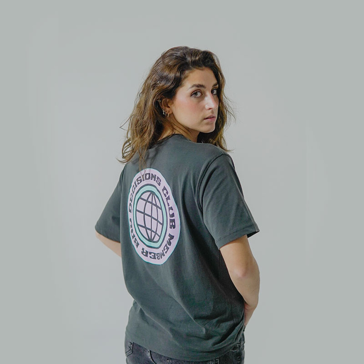 Remera Pulau Bad Decisions - Gris 