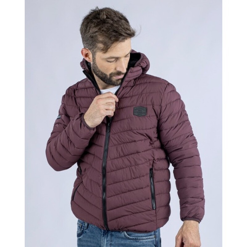 Campera de nylon con capucha para hombre UFO Calvin Bordó Campera de nylon con capucha para hombre UFO Calvin Bordó