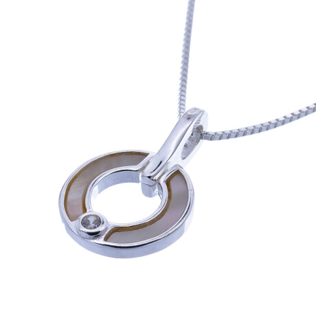 Conjunto de cadena y dije de plata 925 con nácar y circonia. Conjunto de cadena y dije de plata 925 con nácar y circonia.