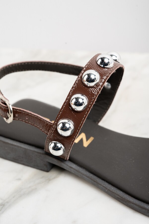 Sandalia Cuero Apliques Chocolate