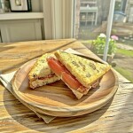 2 Sándwiches de Bondiola en Pan de Budín Nuez 2 Sándwiches de Bondiola en Pan de Budín Nuez