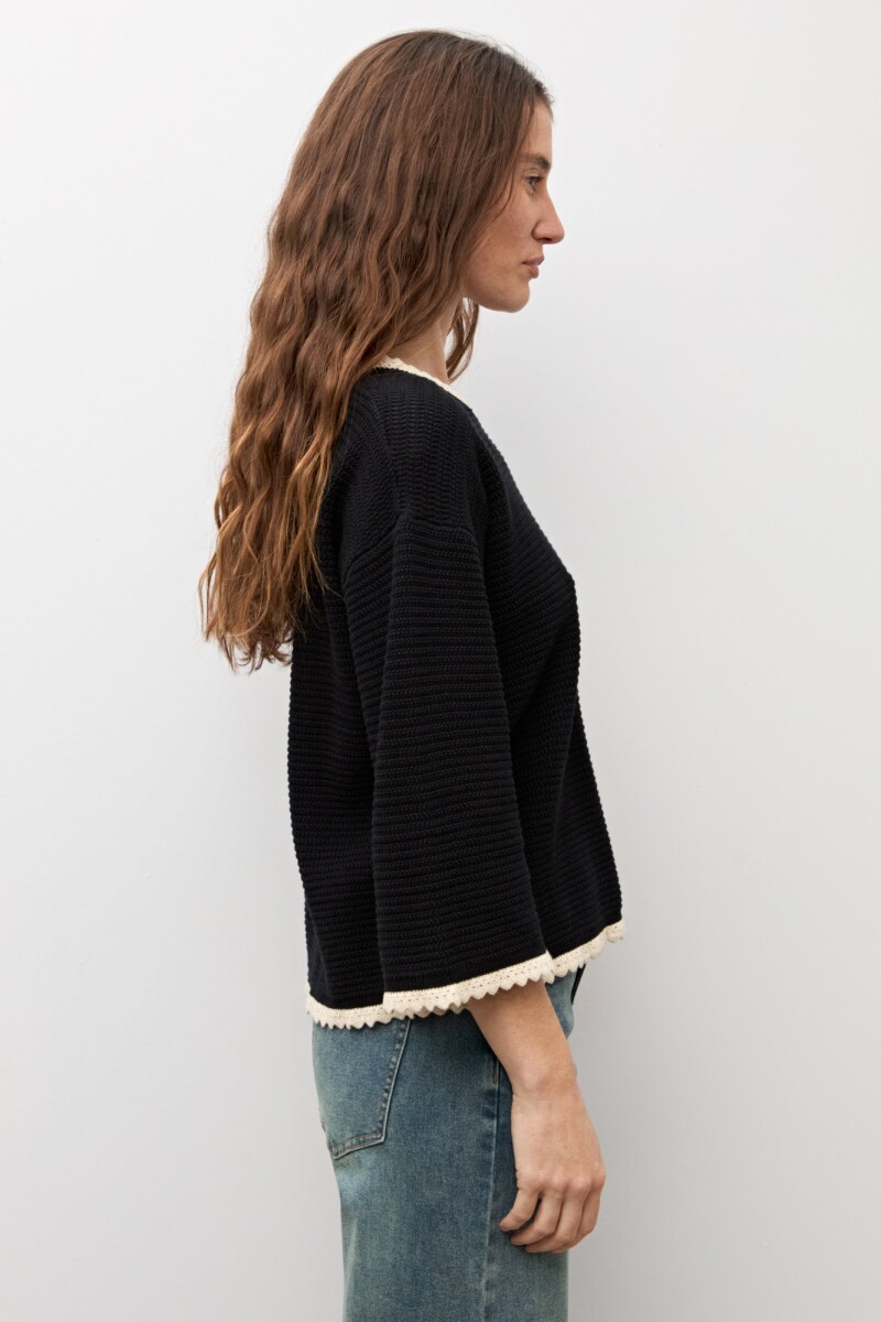 Sweater escote bote negro
