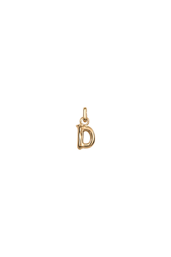 CHARM DE ALEACION DE METALES BAÑADO EN ORO DE 18 K CON FORMA DE LETRA D CON ARGOLLA Charm