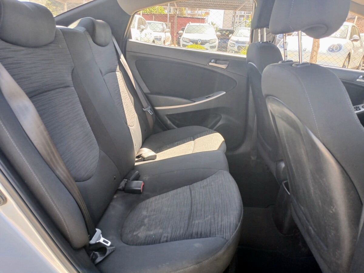 Hyundai Accent GL 1.4 EXCELENTE ESTADO! | Permuta / Financia Hyundai Accent GL 1.4 EXCELENTE ESTADO! | Permuta / Financia