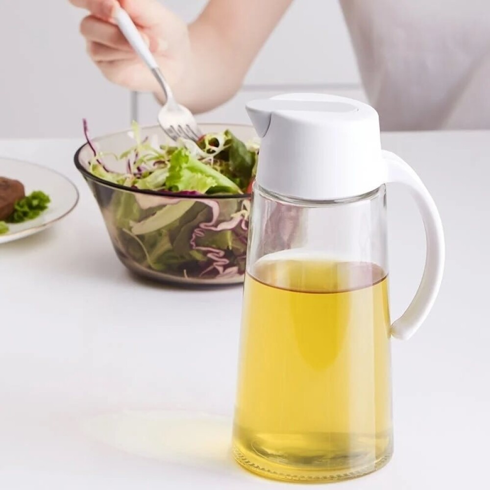 Aceitera con Tapa Automática 630 ml Colores Surtidos ACEITERA C/TAPA AUTOMATICA 630ML COLORES SURTIDOS