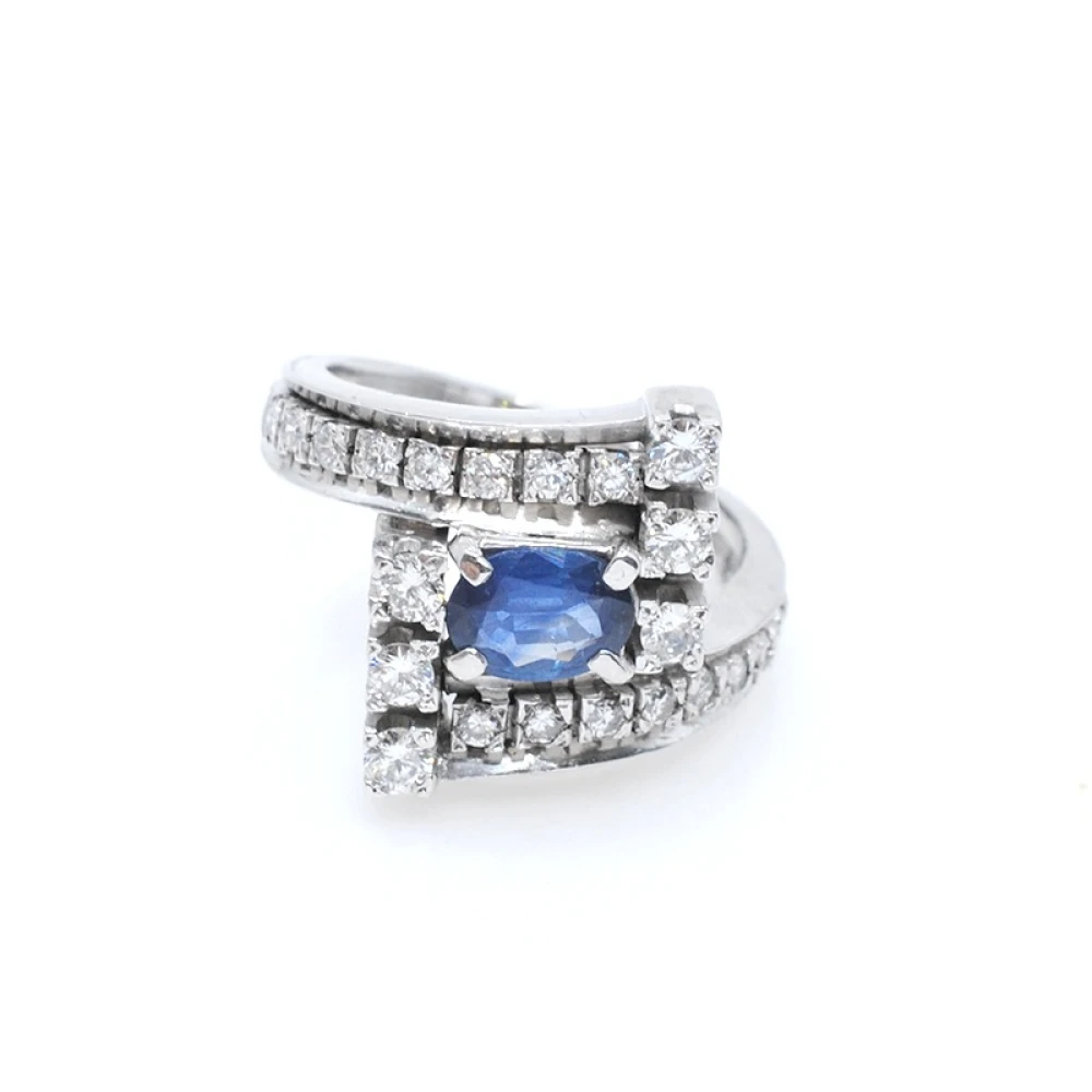 Anillo en oro 18k blanco , brillantes y zafiro Anillo en oro 18k blanco , brillantes y zafiro