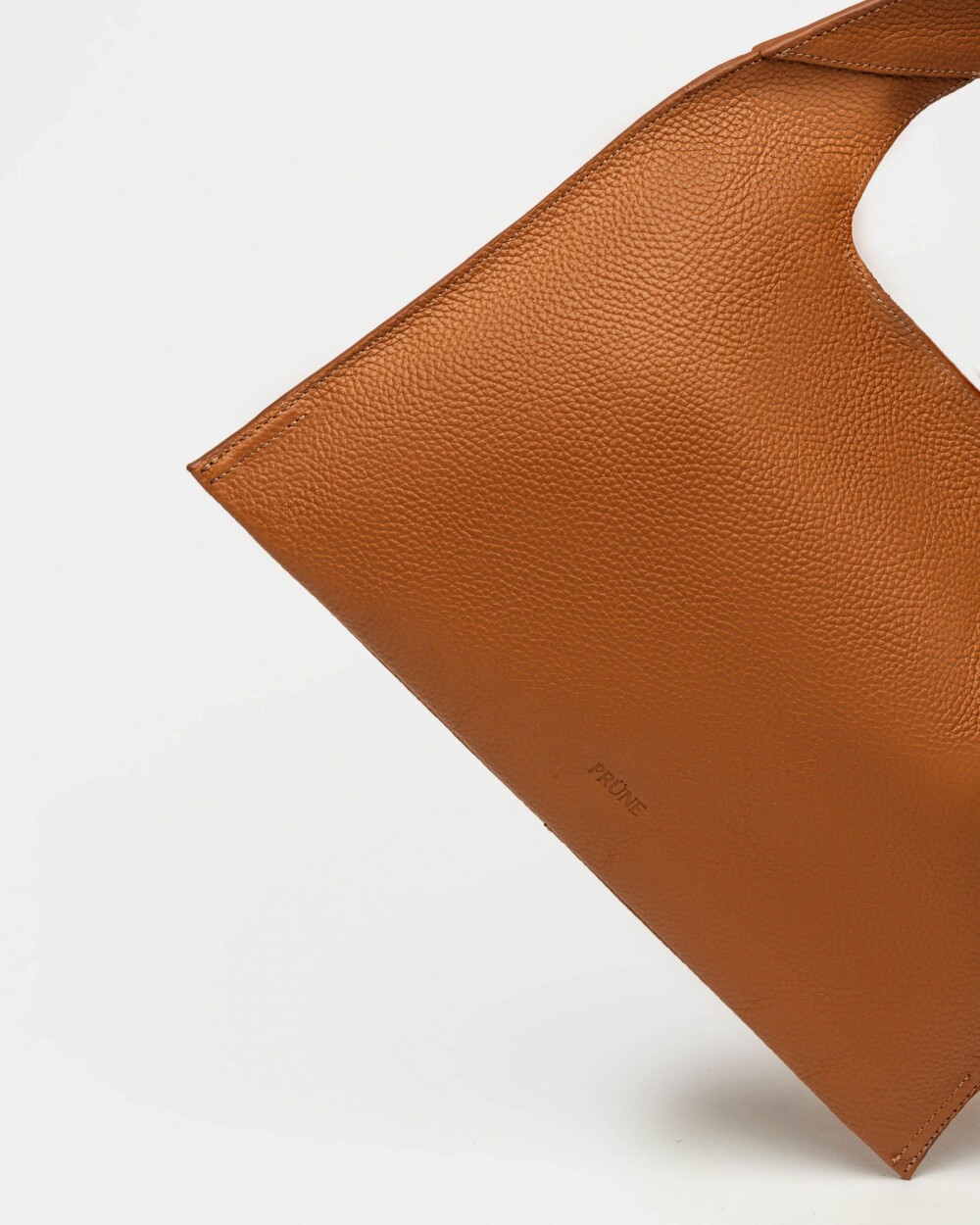 Cartera al hombro Minimal en Cuero Graneado Marron