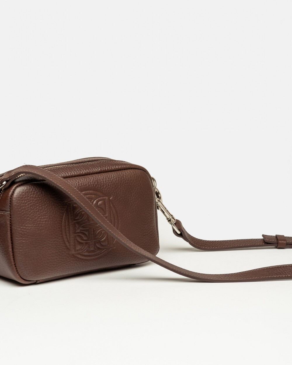 Bandolera New Eterial en Cuero Graneado Chocolate