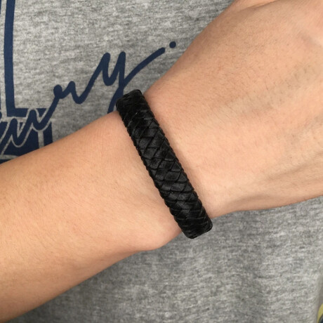 Pulsera cuerina negra soga Sc