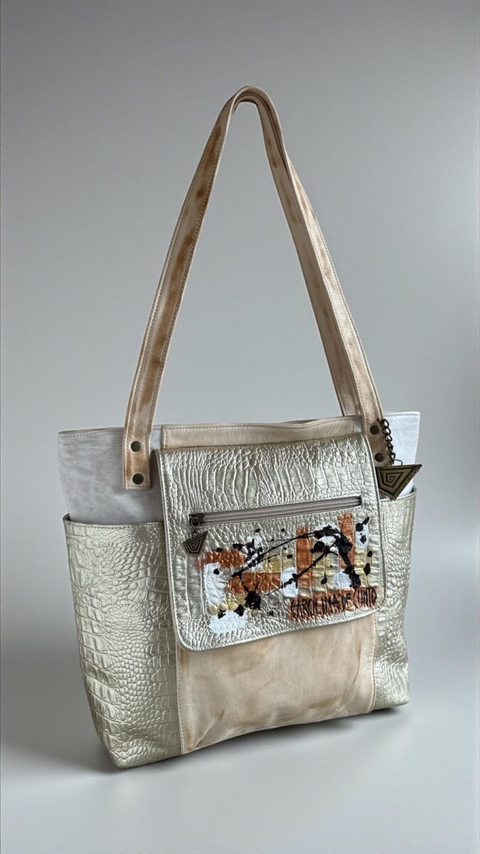 Cartera Nikki Con Arte Pintado A Mano - Color Natu Y Dorado 