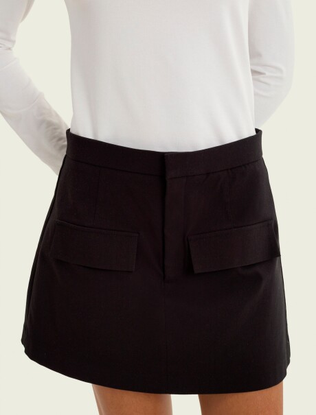 SHORTS POLLERA NEGRO
